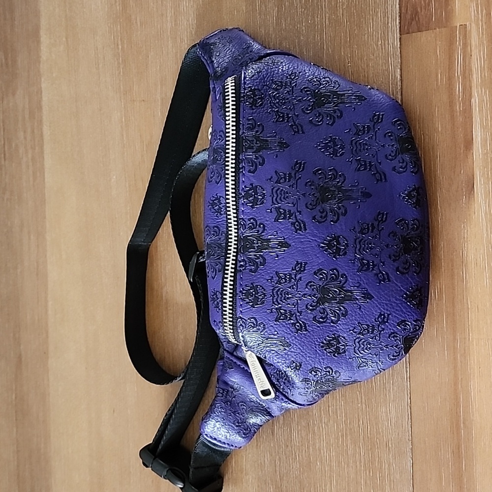 NWOT Loungefly Disney Parks Haunted Mansion Purple Wallpaper belt bag Heart logo